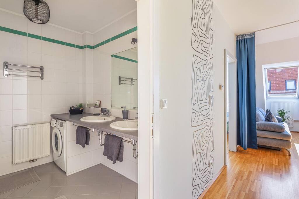 2 Seperate Full / 5 Bedroom / Rooftop / Apartment Wien